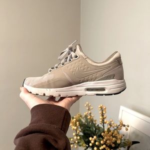 Nike Air Athletic Shoe - Light Gray